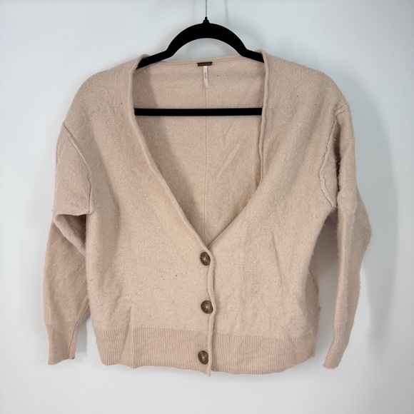 Free People CASHMERE Long Sleeve Button Up Raw Hem Fuzzy Cardigan - Picture 1 of 4